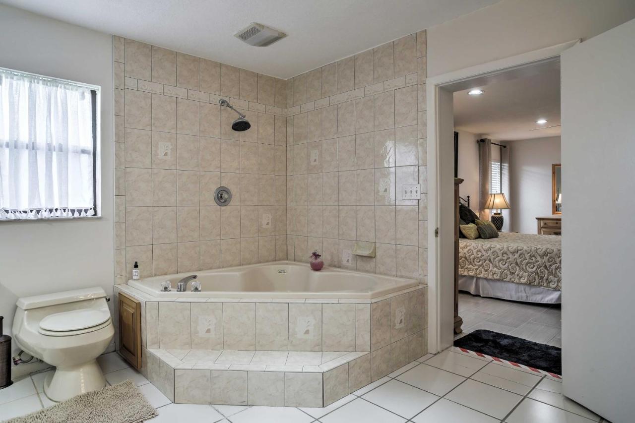 Quiet Near Shopping And 15 Miles From Orlando! Casa de férias