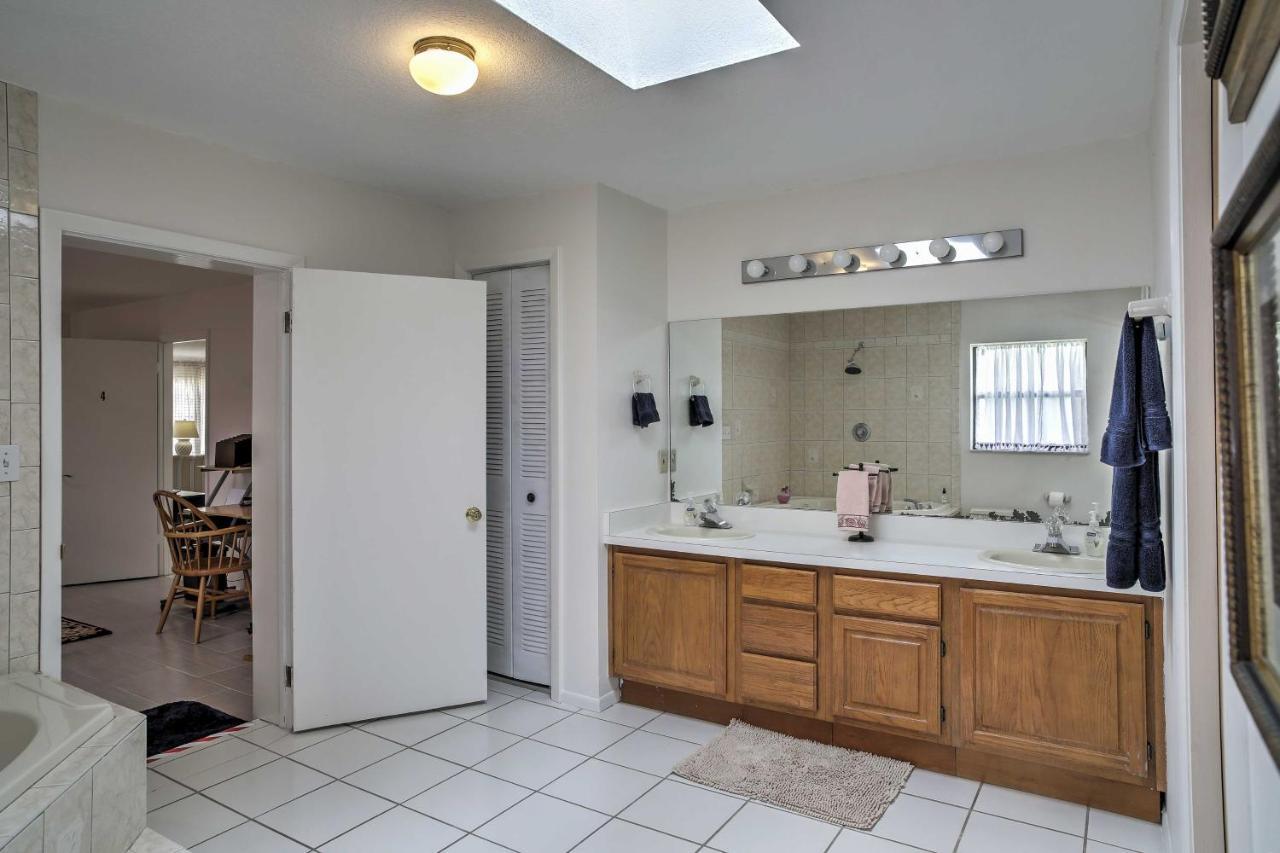 Quiet Near Shopping And 15 Miles From Orlando! Casa de férias *